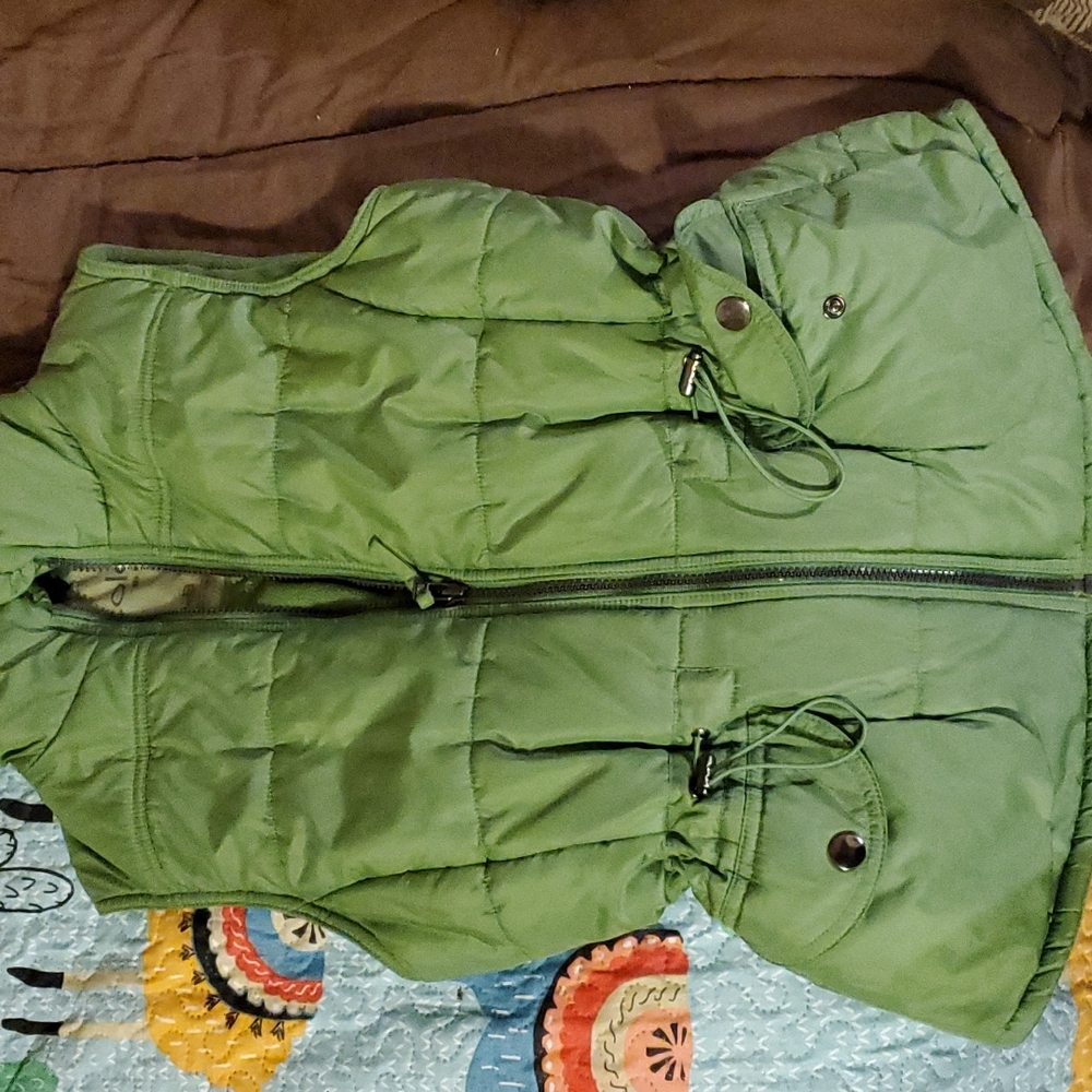 Super cute puffer vest